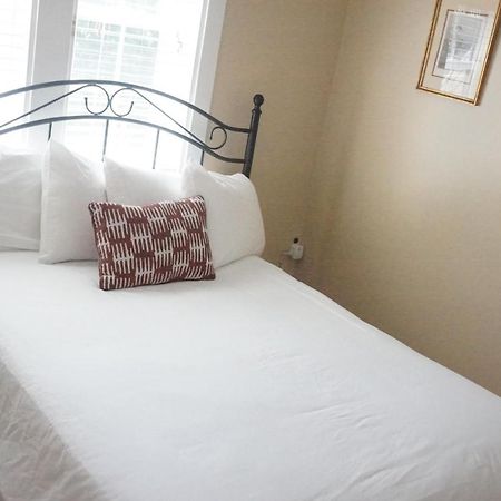 The Frogtown Inn Canadensis Экстерьер фото