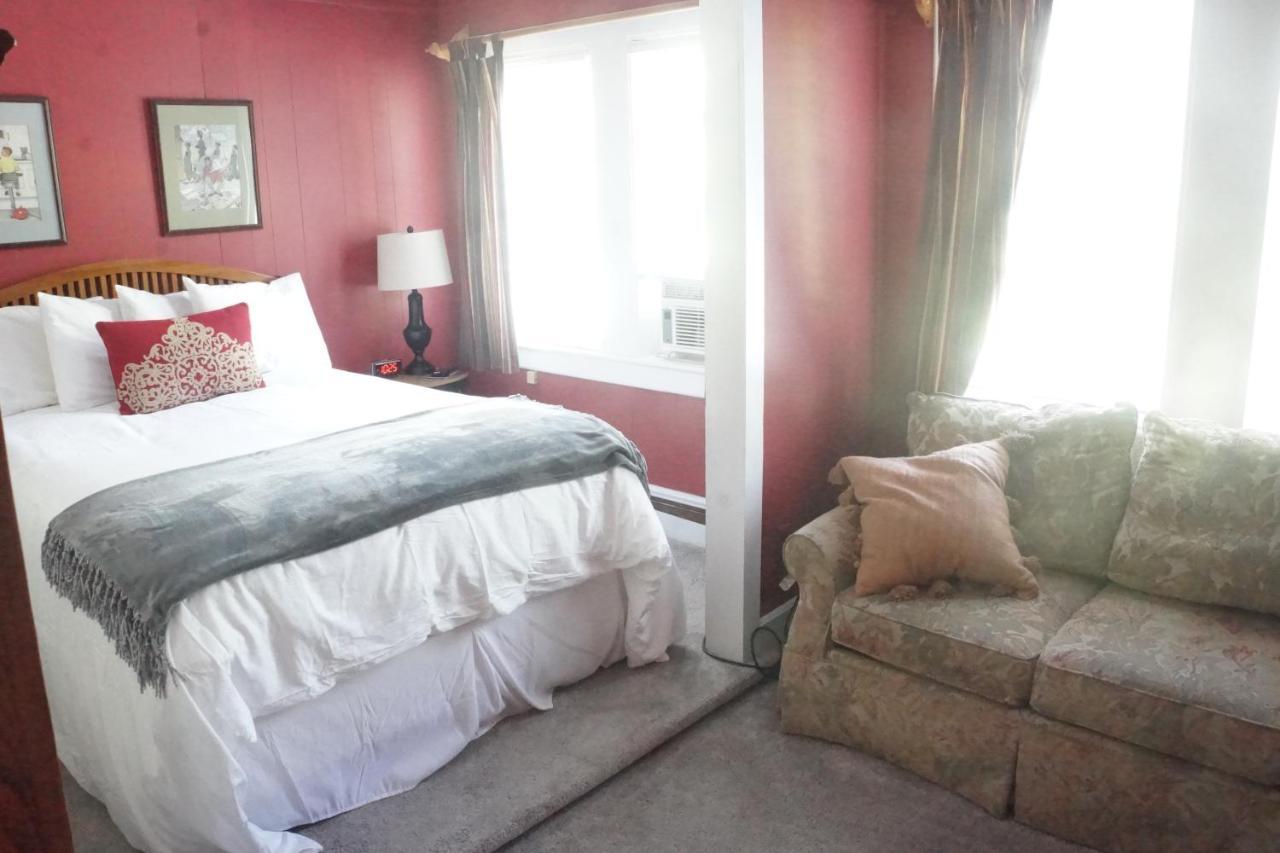 The Frogtown Inn Canadensis Экстерьер фото