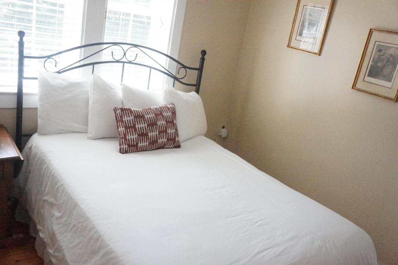 The Frogtown Inn Canadensis Экстерьер фото