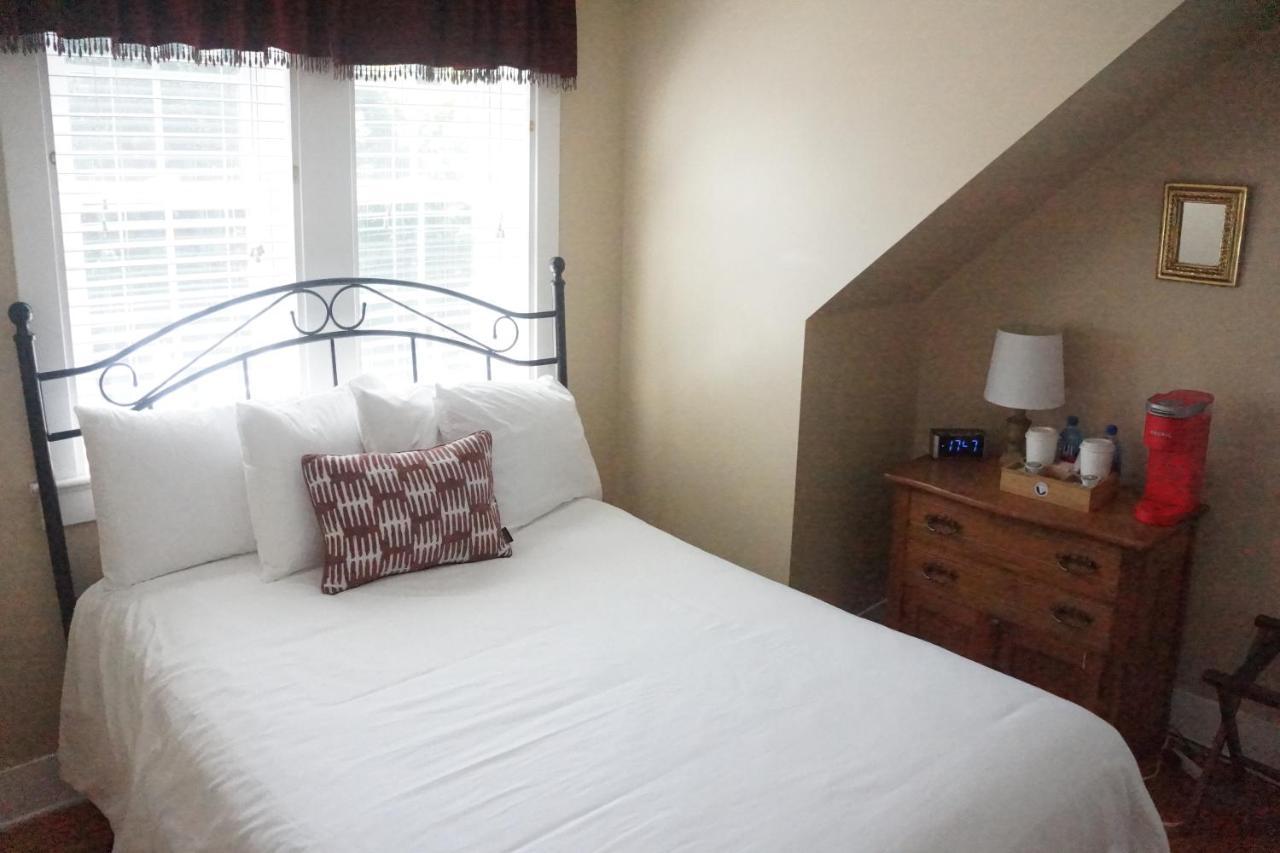 The Frogtown Inn Canadensis Экстерьер фото