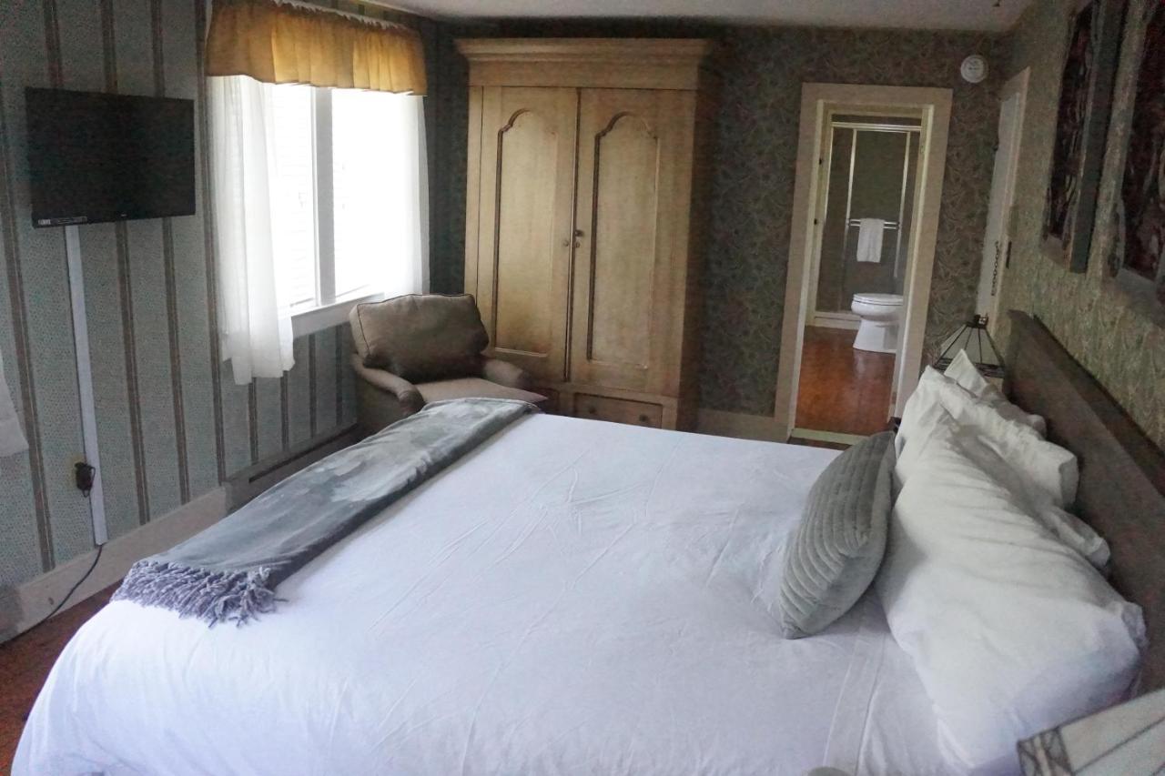 The Frogtown Inn Canadensis Экстерьер фото