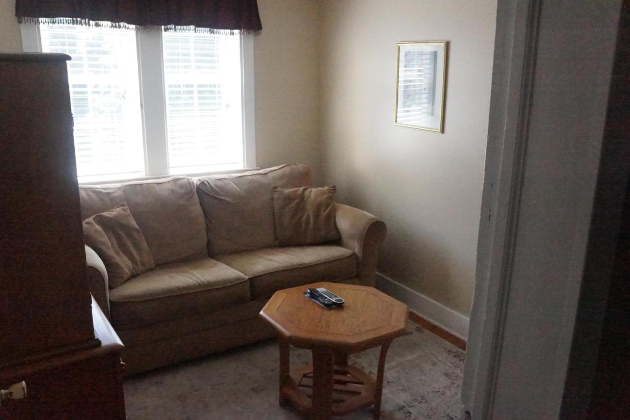 The Frogtown Inn Canadensis Экстерьер фото