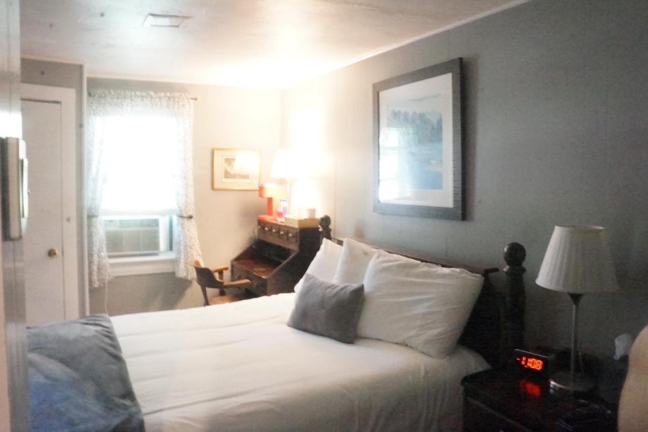 The Frogtown Inn Canadensis Экстерьер фото