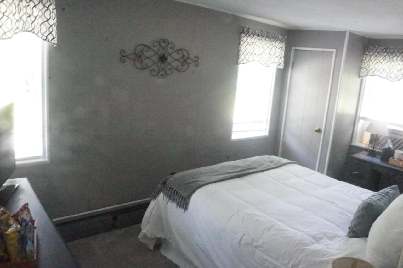 The Frogtown Inn Canadensis Экстерьер фото