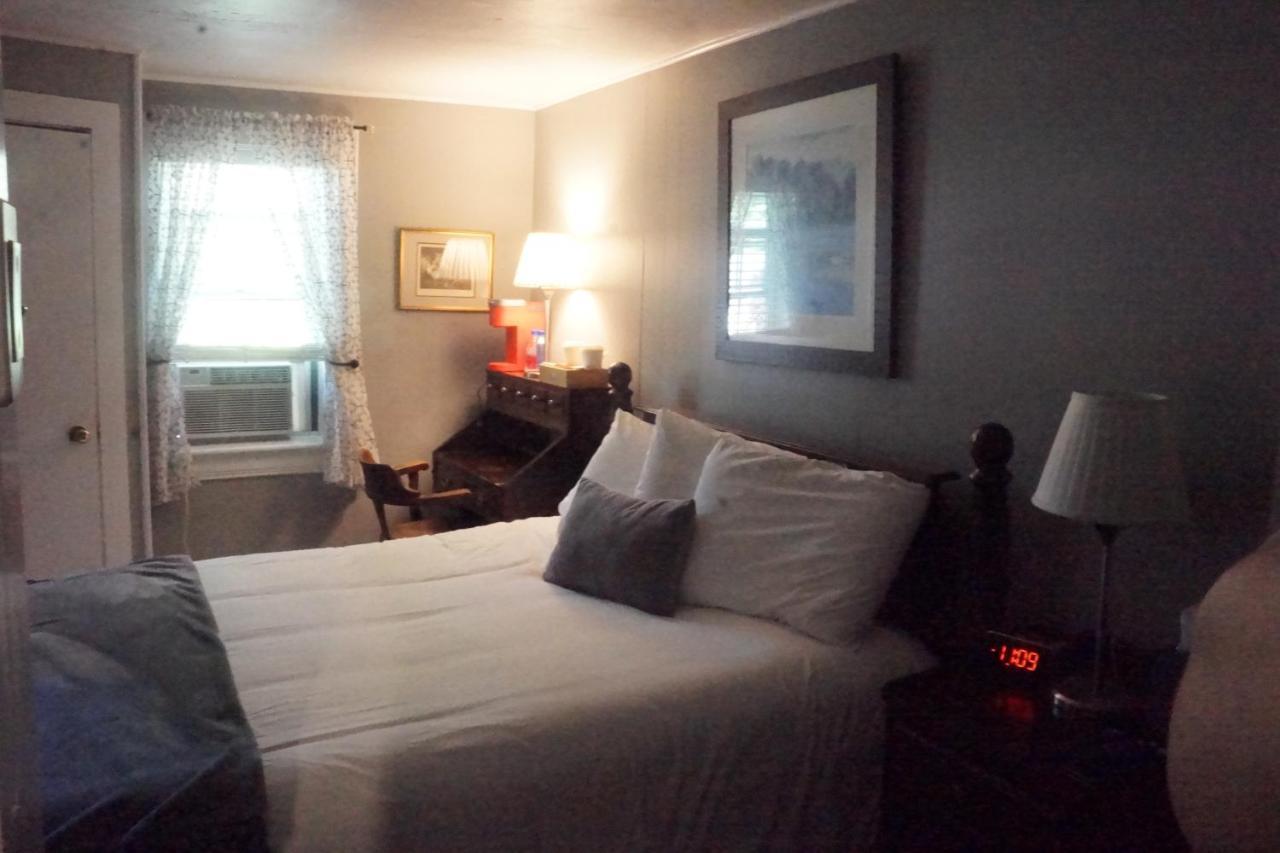 The Frogtown Inn Canadensis Экстерьер фото