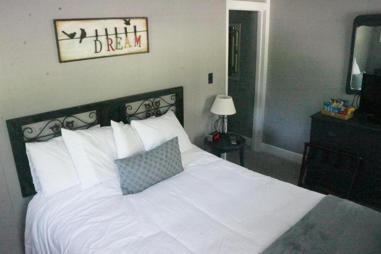 The Frogtown Inn Canadensis Экстерьер фото