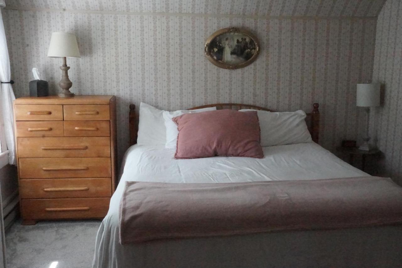 The Frogtown Inn Canadensis Экстерьер фото