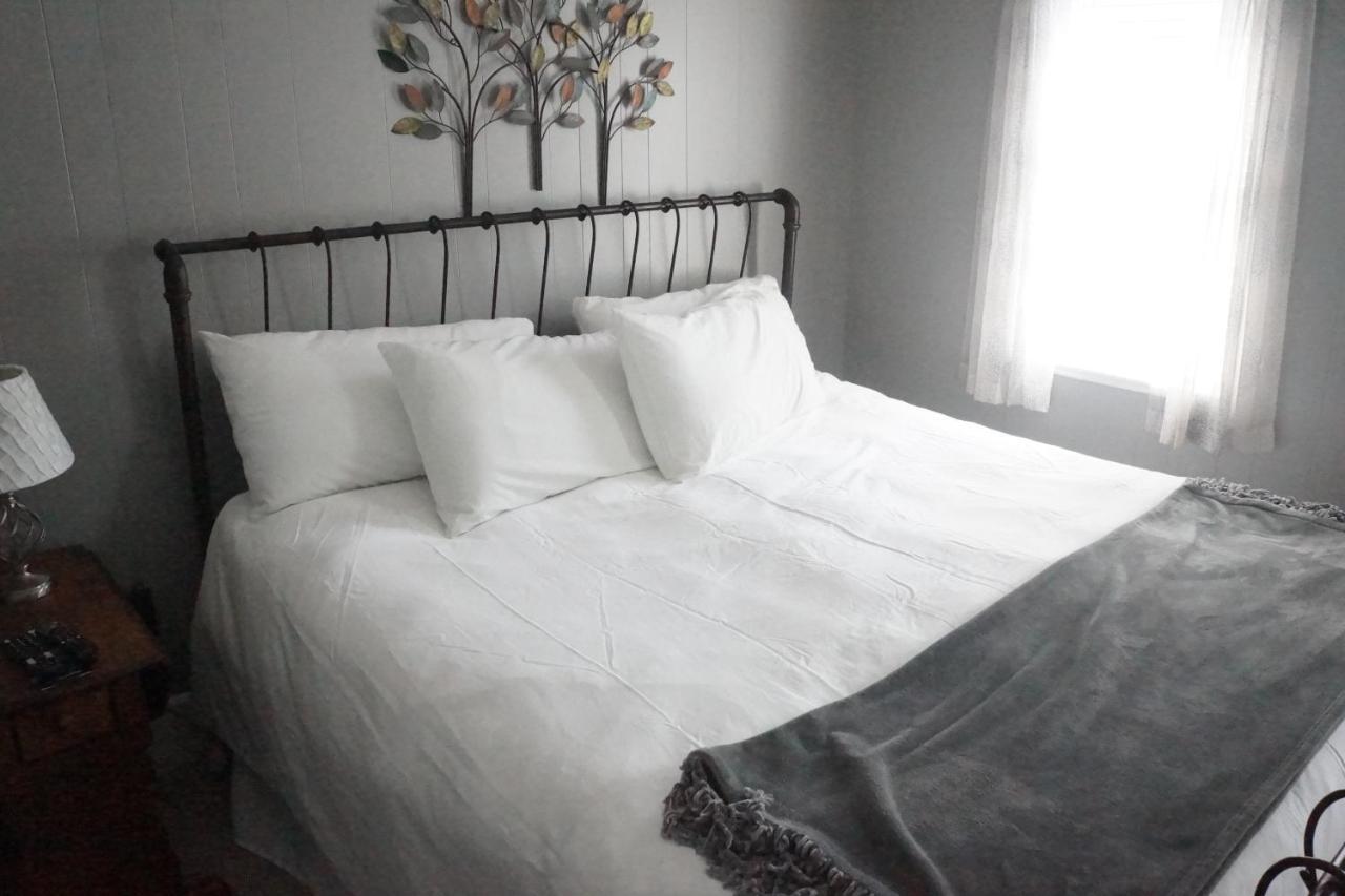 The Frogtown Inn Canadensis Экстерьер фото