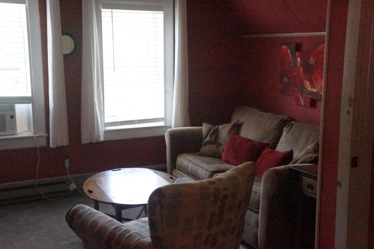 The Frogtown Inn Canadensis Экстерьер фото