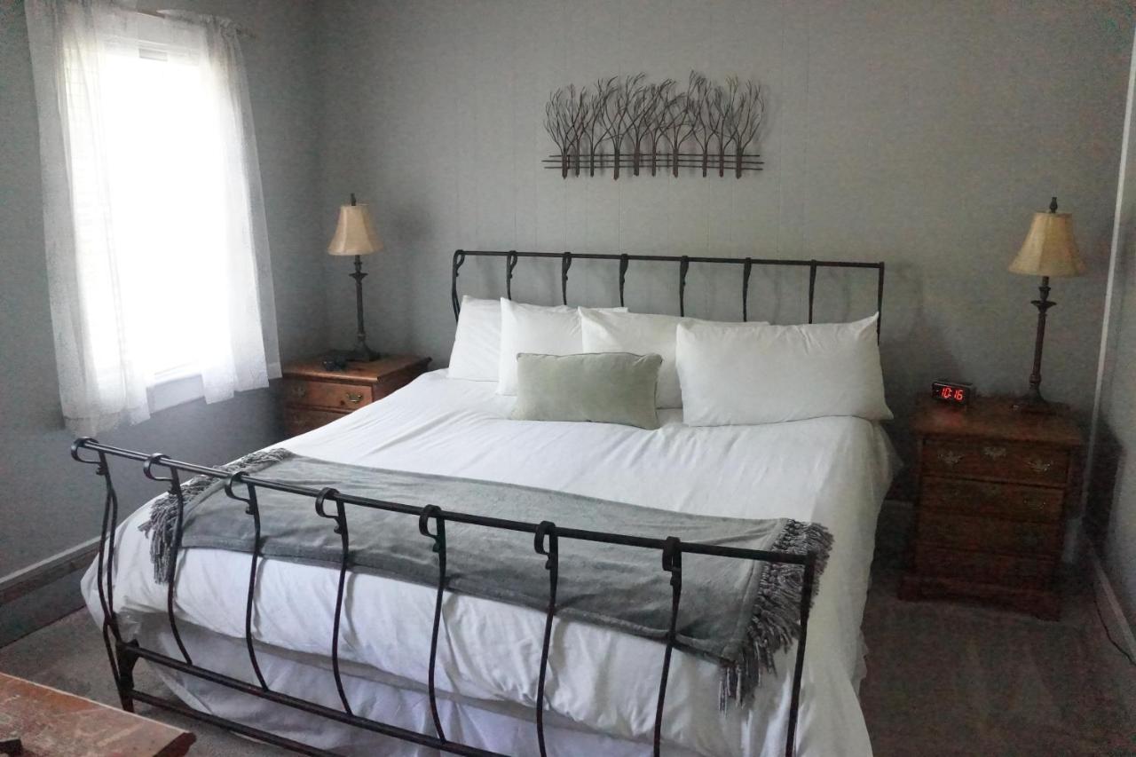 The Frogtown Inn Canadensis Экстерьер фото