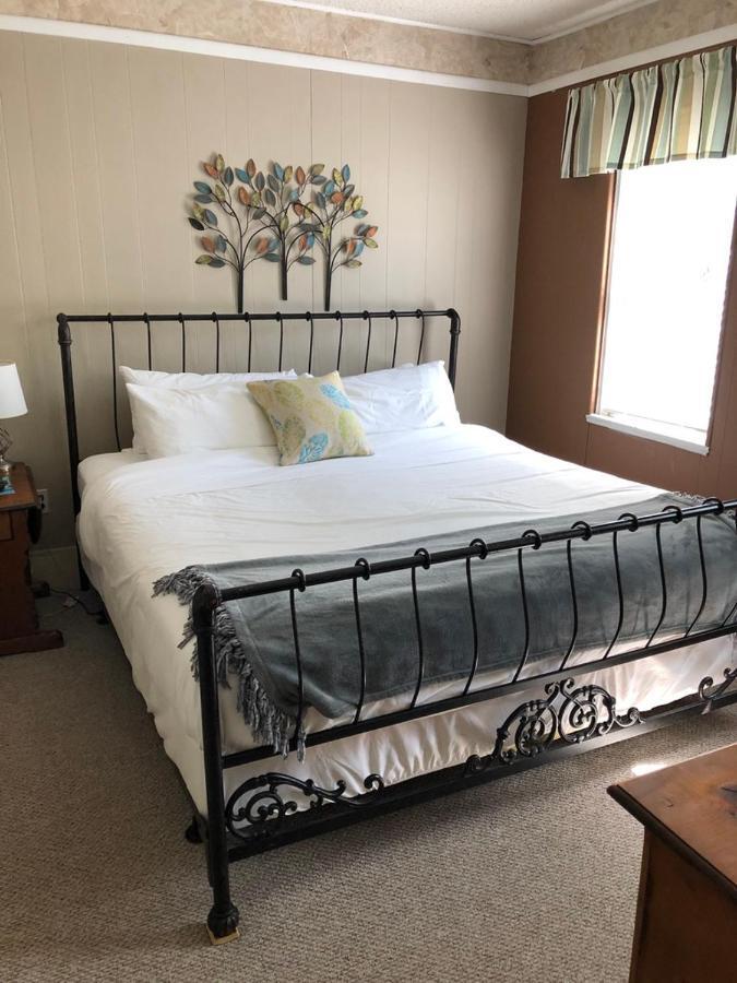 The Frogtown Inn Canadensis Экстерьер фото